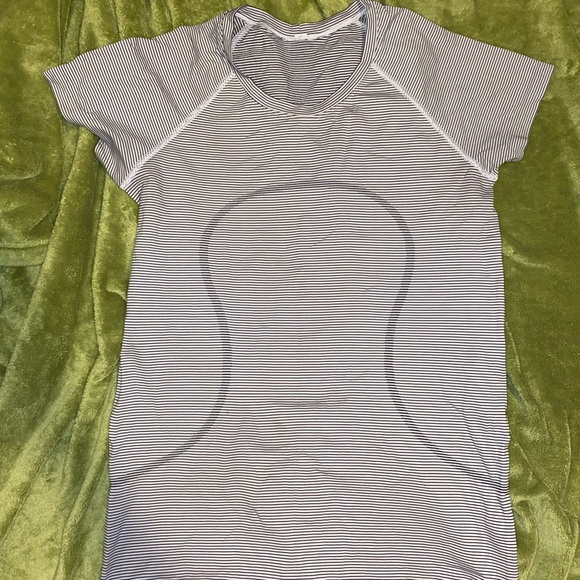 Lululemon Run Swiftly Tech Short Sleeve Shirt, size 10 - Picture 1 of 3